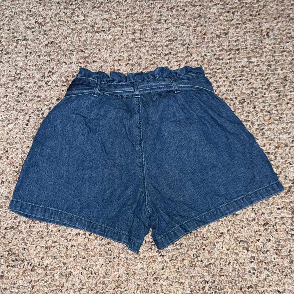 GAP Girl’s Dark Blue Jean Shorts with Belt- M